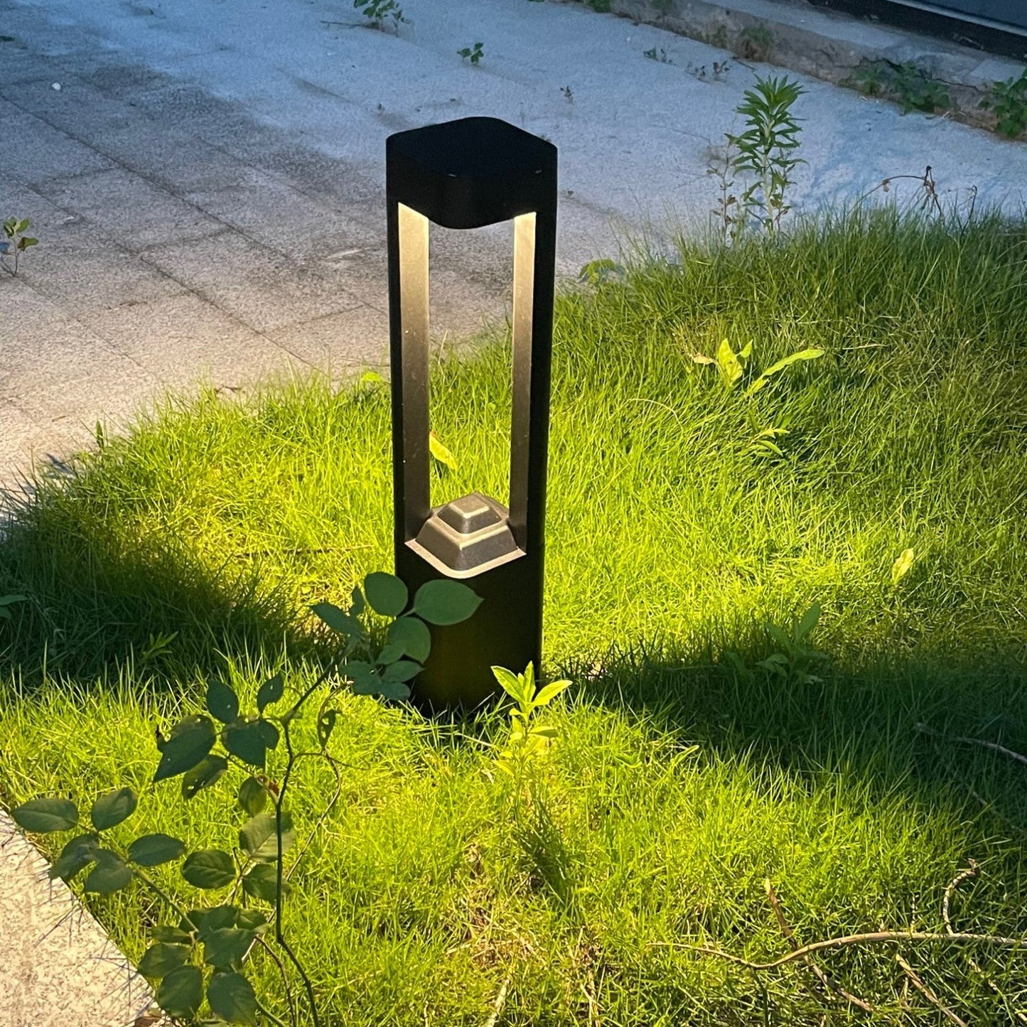 Solar Powered Outdoor Landscaping Path Lights by EP Light