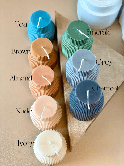 Chic ribbed candle with classic shape